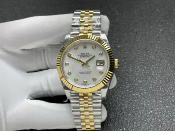 <p>太阳出品 白壳 <p>ES FACTORY 冰点感恩价 BF1 </p><p>劳力士 ROLEX 日志型41mm系列 </p><p>①定制杭州3235机芯 动能储存高达72小时 品质稳定可靠 </p><p>②表壳 尺寸厚度几乎与原装一致 推荐男士机械腕表 </p>