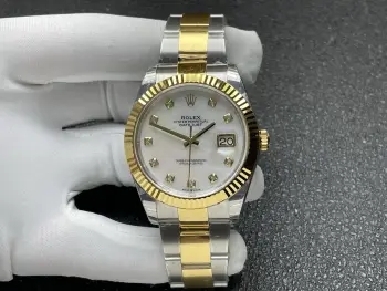<p>太阳出品 白壳 <p>ES FACTORY 冰点感恩价 BF1 </p><p>劳力士 ROLEX 日志型41mm系列 </p><p>①定制杭州3235机芯 动能储存高达72小时 品质稳定可靠 </p><p>②表壳 尺寸厚度几乎与原装一致 推荐男士机械腕表 </p>