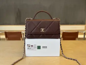 <p> A96171 chanel 25k 白色大菱格双层风琴包 实物很可爱 白雪公主一样奶呼呼的 好温柔的小包 太精致了 尺寸:19cm</p>