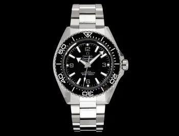 <p>太阳出品VS+ Factory 欧米茄 OMEGA  XL3 全新一代海马系列600海洋宇宙腕表</p><p>海洋宇宙腕表问世二十周年之际 欧米茄推出全新第四代海马系列海洋宇宙腕表 </p><p>全新腕表传承了海洋宇宙表款的经典设计元素   并通过更纤薄的轮廓和更锐利的线条 为腕表注入更具现代感的风格 腕表原装1比1开模 外观尺寸细节对版 机芯搭载