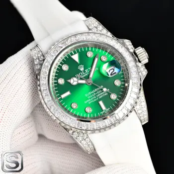 <p>太阳出品白壳<p>新品 劳力士 ROLEX X43 水鬼满天星系列 钻面顶级玩物毒货 不喜欢撞款街表水鬼的你 他绝对是你的知音 用劳力士最经典的潜航系列水鬼作为原型 经过圈口的二次改装 然后镶嵌顶级天然皓石 大闪亮 难度极高  目前同种材质最闪工艺 机芯采用全自动机械机芯 超强夜光字面  太阳出品精致推荐男士机械腕表 </p>
