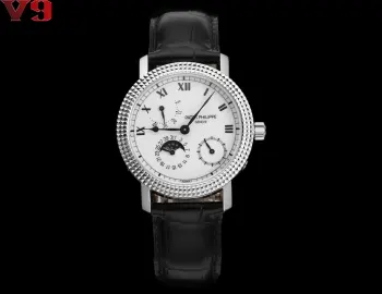 <p>太阳出品 白壳<p>V9 Patek Philippe 百达翡丽 限量版腕表 表圈装饰复古风格的巴黎钉纹立体方钉在光线下呈现宝石切面一样的光影效果经典而醒目 令人回想起古典制表风尚 尺寸为宽38mm厚度为11.5mm 小牛皮标配  太阳出品为你精心打造超真实图拍照</p>