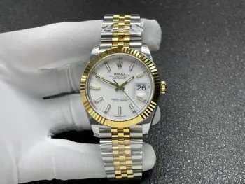 <p>太阳出品 白壳 <p>ES FACTORY 冰点感恩价 BF1 </p><p>劳力士 ROLEX 日志型41mm系列 </p><p>①定制杭州3235机芯 动能储存高达72小时 品质稳定可靠 </p><p>②表壳 尺寸厚度几乎与原装一致 推荐男士机械腕表 </p>