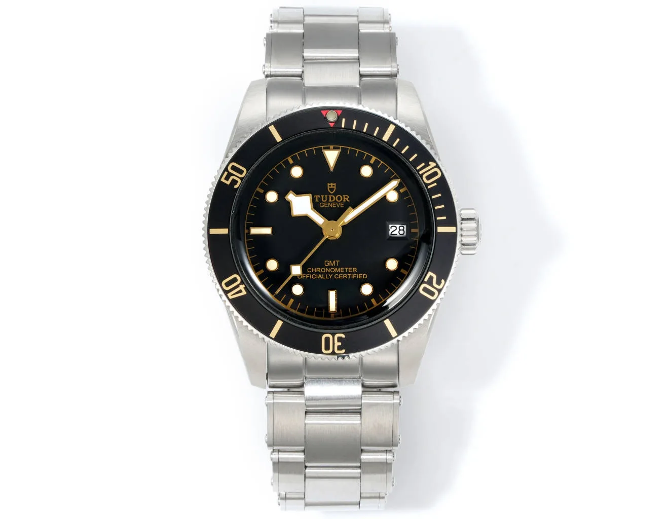 <p>太阳出品 三株<p>V2升级版 帝舵 TUDOR R28 碧湾系列 对于帝舵来说 无疑是一个庞大的产品线 在今年推出了一只全新的单色碧湾 以绝对的实力被认为是劳力士无历黑水鬼的平替 今年推出的这只全新单色碧湾 也迎来了碧湾第三次制表科技和焕新美学风格上的革新 </p><p>1.新款碧湾迎来新的改革 升级夜光珠 而正品同步凹入式 太阳出品精致推荐男士机械腕表 </p>