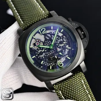 <p>太阳出品<p>沛纳海 新款来袭PN6 </p><p>系列:庐米诺系列</p><p>型号:PAM01522</p><p>尺寸:直径44mm,厚度15mm</p><p>表壳:精钢316L黑钢壳</p><p>表盘:绿面 </p><p>表镜:加强矿物质玻璃</p><p>表带:黑色磨砂表带  太阳出品精致推荐男士机械腕表 </p>