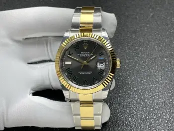 <p>太阳出品 白壳 <p>ES FACTORY 冰点感恩价 BF1 </p><p>劳力士 ROLEX 日志型41mm系列 </p><p>①定制杭州3235机芯 动能储存高达72小时 品质稳定可靠 </p><p>②表壳 尺寸厚度几乎与原装一致 推荐男士机械腕表 </p>