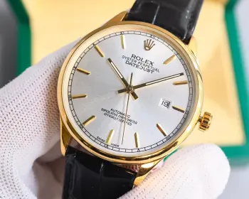 <p>太阳出品新品特推劳力士ROLEX 实拍图 商务系列 全表采用316L精钢 高档大气 316L精钢打造完美多边形弧度表壳 搭配进口蓝宝石玻璃 意大利防水皮带 原装针扣   搭载原装进口全自动机械機芯 零返修   直径尺寸40mm 深度防水 精品不断</p>