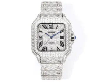 <p>太阳出品F4 真莫桑钻 卡地亚 CARTIER  DF4 山度士系列 满天星系列 </p><p>奢华至极 极少量到货 满天星卡地亚山度士满天星莫桑钻版本 整表纯手工镶嵌 D 色 VVS 级莫桑钻  Moissanite diamond  全部石头都可以通过专业测试笔测试 莫桑钻( Moissanite diamond  折射率2.65-2.69 钻石2.42)   具有与钻石相同的金刚光泽 