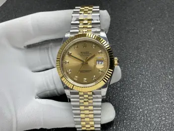 <p>太阳出品 白壳 <p>ES FACTORY 冰点感恩价 BF1 </p><p>劳力士 ROLEX 日志型41mm系列 </p><p>①定制杭州3235机芯 动能储存高达72小时 品质稳定可靠 </p><p>②表壳 尺寸厚度几乎与原装一致 推荐男士机械腕表 </p>