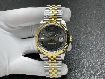 <p>太阳出品 白壳 <p>ES FACTORY 冰点感恩价 BF1 </p><p>劳力士 ROLEX 日志型41mm系列 </p><p>①定制杭州3235机芯 动能储存高达72小时 品质稳定可靠 </p><p>②表壳 尺寸厚度几乎与原装一致 推荐男士机械腕表 </p>