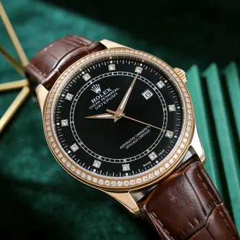 <p>太阳出品品牌 劳力士 ROLEX 系列 劳力士切利尼腕表系列 材质 316精钢表壳 蓝宝石镜面 皮带 头层牛皮皮带 机芯 瑞士合资超稳定286S-13全自动机械机芯 走时精准 质量 尺寸 直径39mm厚度9.6mm</p>