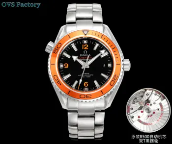 <p>太阳出品 胶带款 白壳 <p>OVS Factory 欧米茄 OMWGA  N9 海马600系列 唯一一家机芯摆轮带砝码螺丝钉 完全对版 欧米茄海马600米尺寸45.5mm 钢带沉稳大气 陶瓷单向旋转表圈 搭载独家唯一对版 Cal.8500机芯 摆轮双T避震器黑摆轮 完美尺寸 45.5mm 胶带采用氟胶带表带 时尚轻盈 316精钢表壳 表圈可单向旋转 蓝宝石水晶玻璃表镜 旋入式精钢表冠 316精钢表带配精钢原装折叠扣   首先这是一款潜水表 所以潜水表该有的功能那必须是有的 骚气的夜光 深度的防水 排气阀门 水底计时功能等等 但对于这款表 我更想说的是上手之后带来的质感 与劳鬼不一样的感觉在于 海马会更加贴手与自然 上手的第一时间手腕与表身的默契度上涨非常快 一块好的手表需要设计师的完美设计 也需要高品质的材质去体现它的价值 专业潜水级别 运动感满分 质感炸裂 OVS出品 必属精品 欢迎品鉴   太阳出品精致推荐男士机械腕表 </p>