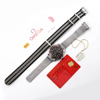 <p>太阳出品  ER 全新升级 匠心传承 OMEGA 欧米茄  LX6 邦德007-无暇赴死 V4版本 </p><p>  独家定制8806一体机芯 功能外观与原版一致 超长72小时动能 </p><p>   全新升级腕表底盖 采用NAIAD LOCK锁扣设计 确保镌刻字样始终处于竖直位置 购买请认准版本 </p><p>  升级原版一致精磨米兰带 原版一致新品头粒 区别于旧版 更精致 质感品质一步到位   </p><p>  升级后盖蚀字精致度  007手枪 logo近乎接近原版 </p><p>  表壳采用精品钛合金材质 具备轻便 坚固耐磨 不易氧化腐蚀的特性 长久佩戴依旧光采如新 </p><p>  升级版圈口更平整 旋转更丝滑 细节到位 表圈 表盘颜色对版 顶级冰蓝夜光显示 </p><p>ER精品限量发售 詹姆斯 邦德明星同款V4版 欢迎品鉴 下单即送原版帆布表带一副   太阳出品精致推荐男士机械腕表 </p>