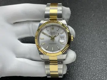 <p>太阳出品 白壳 <p>ES FACTORY 冰点感恩价 BF1 </p><p>劳力士 ROLEX 日志型41mm系列 </p><p>①定制杭州3235机芯 动能储存高达72小时 品质稳定可靠 </p><p>②表壳 尺寸厚度几乎与原装一致 推荐男士机械腕表 </p>