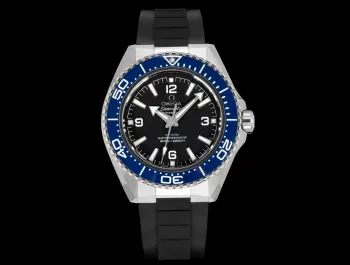 <p>太阳出品VS+ Factory 欧米茄 OMEGA  XL3 全新一代海马系列600海洋宇宙腕表</p><p>海洋宇宙腕表问世二十周年之际 欧米茄推出全新第四代海马系列海洋宇宙腕表 </p><p>全新腕表传承了海洋宇宙表款的经典设计元素   并通过更纤薄的轮廓和更锐利的线条 为腕表注入更具现代感的风格 腕表原装1比1开模 外观尺寸细节对版 机芯搭载