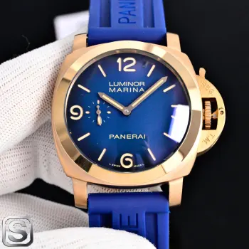 <p>太阳出品<p>沛纳海 新款来袭PN6 </p><p>系列:庐米诺系列</p><p>型号:PAM01678</p><p>尺寸:直径44mm,厚度15mm</p><p>表壳:精钢316L玫瑰金钢壳</p><p>表盘:渐变蓝 </p><p>表镜:加强矿物质玻璃</p><p>表带:灰色磨砂表带  太阳出品精致推荐男士机械腕表 </p>