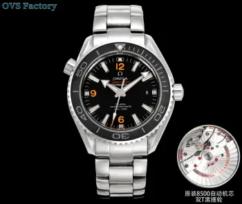 <p>太阳出品 胶带款 白壳 <p>OVS Factory 欧米茄 OMWGA  N9 海马600系列 唯一一家机芯摆轮带砝码螺丝钉 完全对版 欧米茄海马600米尺寸45.5mm 钢带沉稳大气 陶瓷单向旋转表圈 搭载独家唯一对版 Cal.8500机芯 摆轮双T避震器黑摆轮 完美尺寸 45.5mm 胶带采用氟胶带表带 时尚轻盈 316精钢表壳 表圈可单向旋转 蓝宝石水晶玻璃表镜 旋入式精钢表冠 316精钢表带配精钢原装折叠扣   首先这是一款潜水表 所以潜水表该有的功能那必须是有的 骚气的夜光 深度的防水 排气阀门 水底计时功能等等 但对于这款表 我更想说的是上手之后带来的质感 与劳鬼不一样的感觉在于 海马会更加贴手与自然 上手的第一时间手腕与表身的默契度上涨非常快 一块好的手表需要设计师的完美设计 也需要高品质的材质去体现它的价值 专业潜水级别 运动感满分 质感炸裂 OVS出品 必属精品 欢迎品鉴   太阳出品精致推荐男士机械腕表 </p>