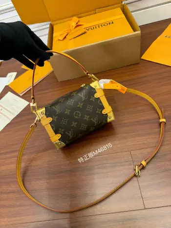 <p>独家163首发型号 N46815私品 163动态UID  进口菱形面料  品质第九次升级 进口原厂皮 专柜同步 动态电子芯片 礼品袋 保护纸 铜版电子标签 合格证 皮料是正品代工厂意大利A级树膏皮 拍摄图跟产品一致.尺寸:18x12.5x8CM</p>