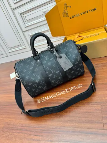 <p>独家163首发型号 M46655私品 163动态UID  进口菱形面料  品质第九次升级 进口原厂皮 专柜同步 动态电子芯片 礼品袋 保护纸 铜版电子标签 合格证 皮料是正品代工厂意大利A级树膏皮 拍摄图跟产品一致.尺寸:34x21x12CM</p>