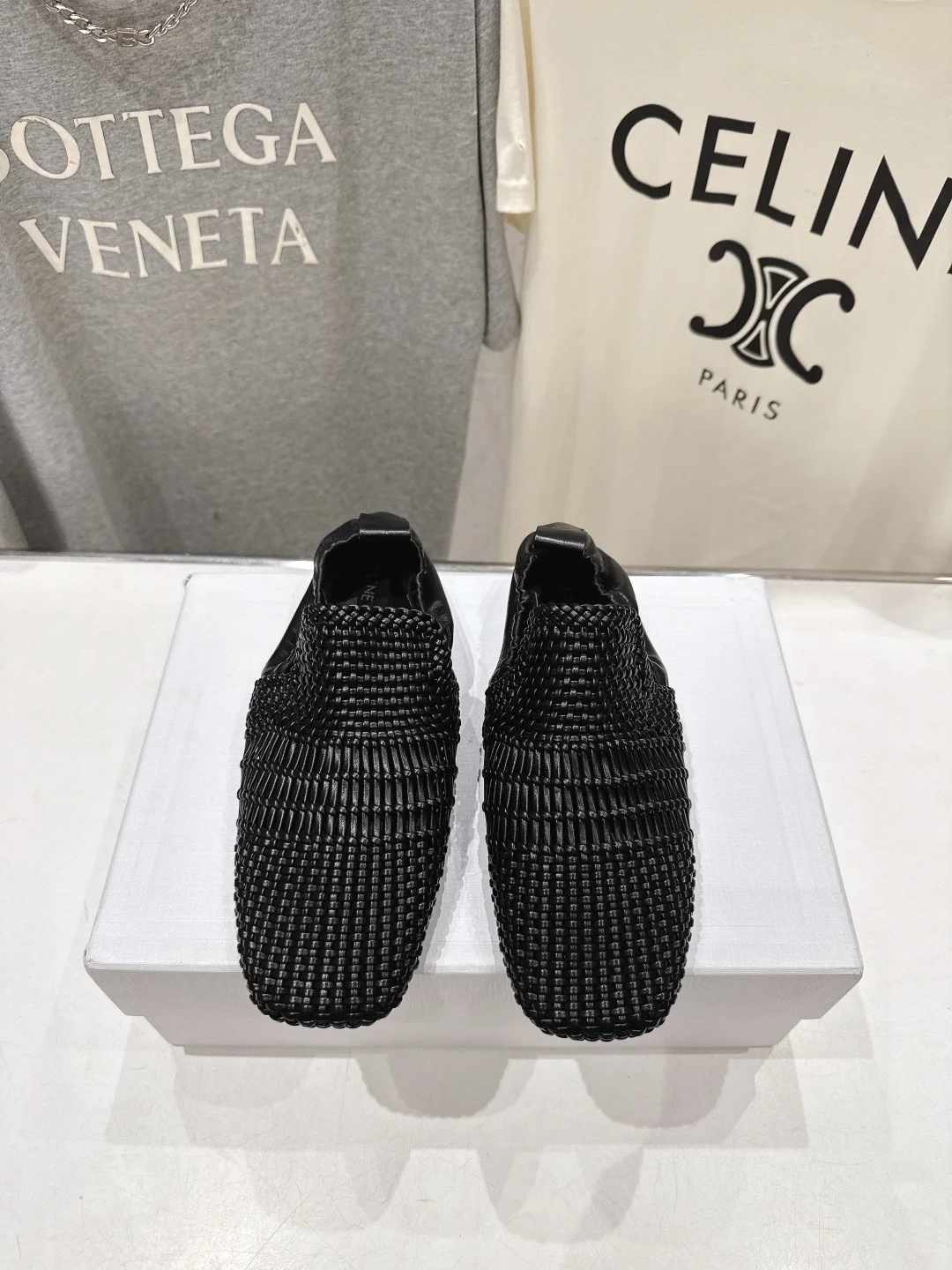 原单赛琳女鞋|高仿赛琳女鞋|精仿赛琳女鞋|一比一赛琳女鞋<p> CELINE*赛琳F035 2026ss新款玛丽珍复古风编织休闲乐福鞋平底鞋</p><p>网红爆款来袭 各大网红抢先体验 Celine网红ins种草神器 非常复古风 气场十足单品 设计风格非常新颖 高档且非常舒适.原版一比一定制 </p>