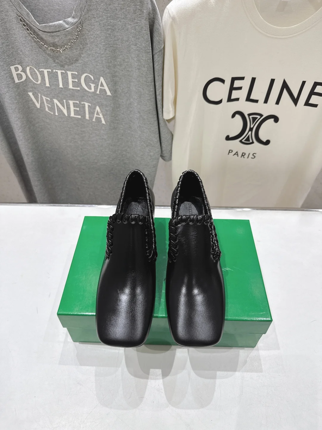 原单BV女鞋|高仿BV女鞋|精仿BV女鞋|一比一BV女鞋<p>Bottega Veneta/BV F065 2026ss新款Sabato鞋口穿皮工艺高跟鞋乐福鞋 原版一比一做法 </p><p>当今流行的又一趋势 天花板啦 最全色百搭 精致高跟 包裹面料 鞋口手工穿皮工艺 用心设计 绝不马虎 耐穿舒适 </p><p>鞋面车线选用意大利电脑针车码数 35-42 40 41 42 定制不退换 </p>
