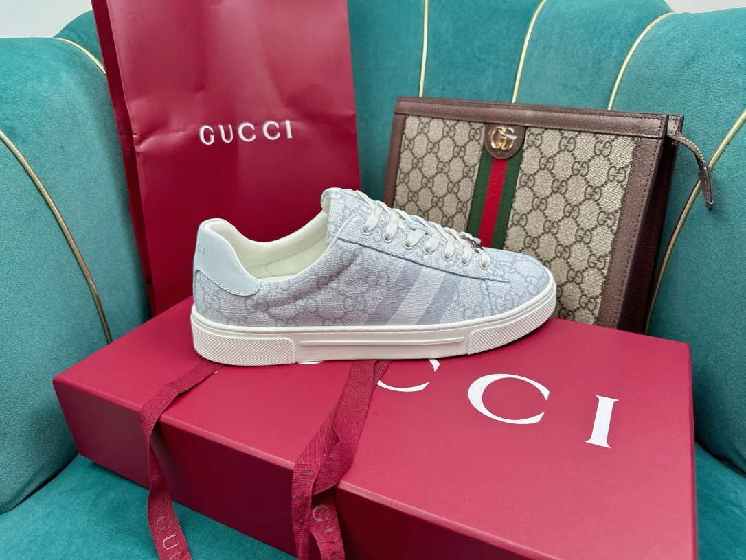 原单古奇男鞋|高仿古奇男鞋|精仿古奇男鞋|一比一古奇男鞋<p>古驰 ACEGucci——最新GG情侣款小白鞋升级版 近几年一直火爆 新色更新不断 明星 网红 直播等必定种草打call</p><p>经典时尚风格 5D绘图打印 女款35—40/39—44男款(45定做不退换) </p><p>情侣款 </p>