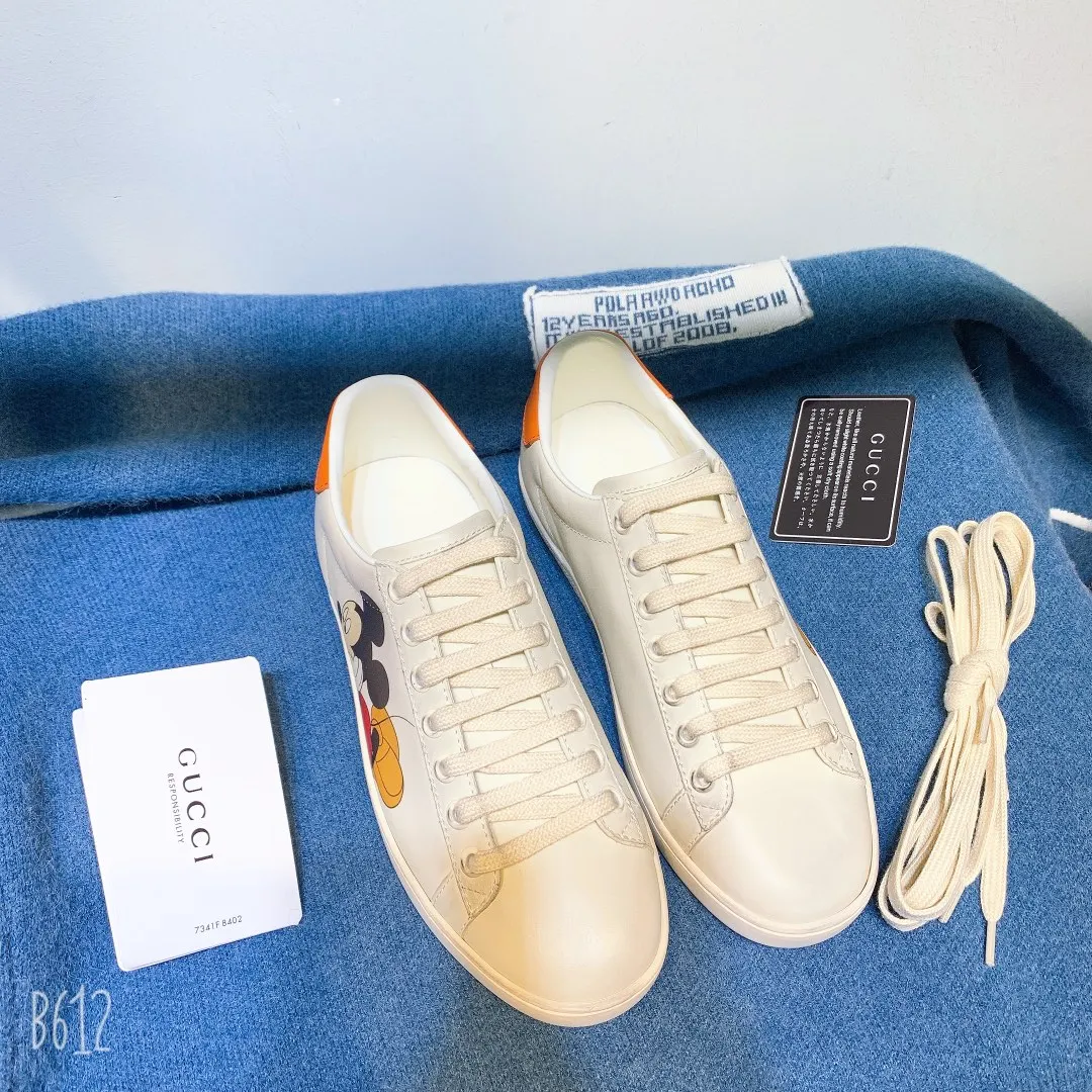 原单古奇男鞋|高仿古奇男鞋|精仿古奇男鞋|一比一古奇男鞋<p>古驰 ACEGucci——最新GG情侣款小白鞋升级版 近几年一直火爆 新色更新不断 明星 网红 直播等必定种草打call</p><p>经典时尚风格 5D绘图打印 女款35—40/39—44男款(45定做不退换) </p><p>情侣款 </p>