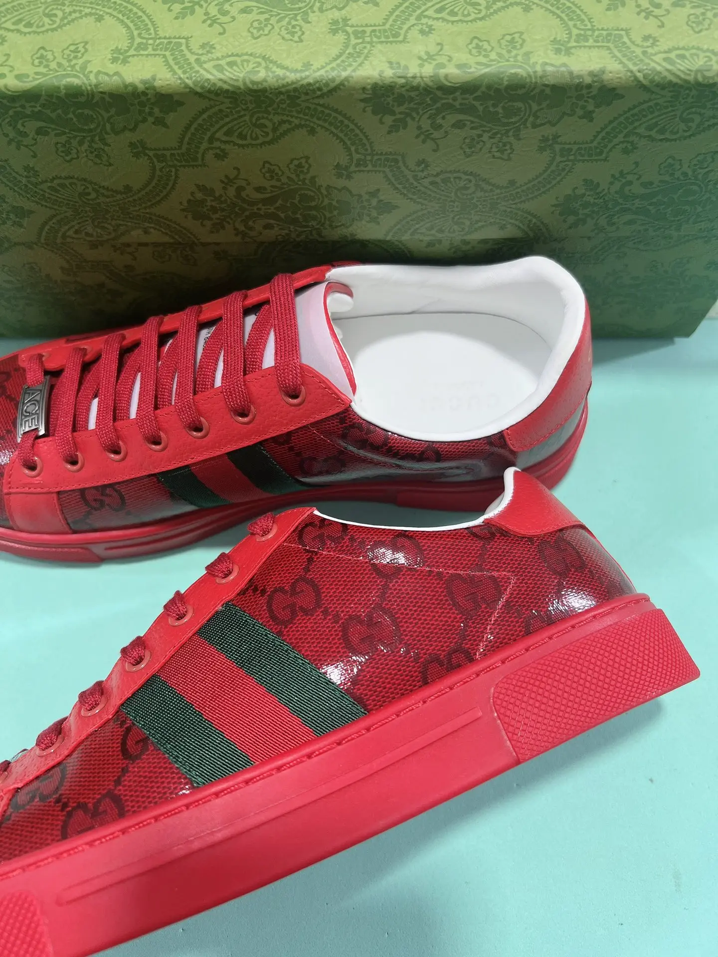 原单古奇男鞋|高仿古奇男鞋|精仿古奇男鞋|一比一古奇男鞋<p>古驰 ACEGucci——最新GG情侣款小白鞋升级版 近几年一直火爆 新色更新不断 明星 网红 直播等必定种草打call</p><p>经典时尚风格 5D绘图打印 女款35—40/39—44男款(45定做不退换) </p><p>情侣款 </p>
