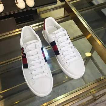 情侣款电绣面小白鞋