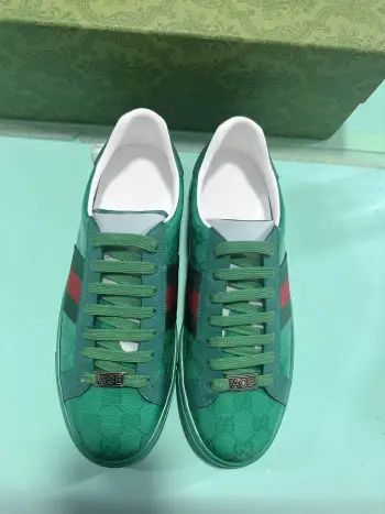 情侣款电绣面小白鞋