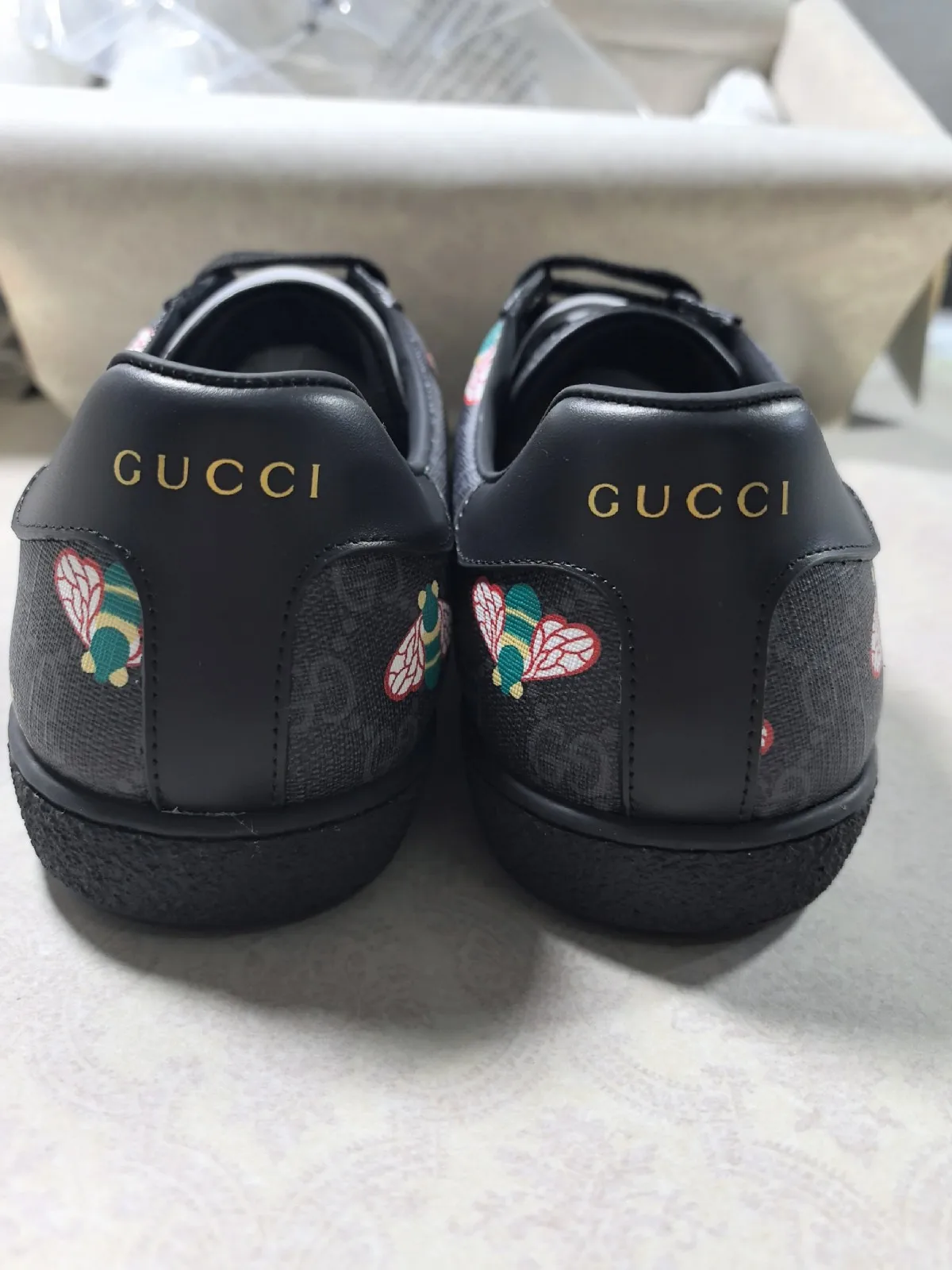 原单古奇男鞋|高仿古奇男鞋|精仿古奇男鞋|一比一古奇男鞋<p>古驰 ACEGucci——最新GG情侣款小白鞋升级版 近几年一直火爆 新色更新不断 明星 网红 直播等必定种草打call</p><p>经典时尚风格 5D绘图打印 女款35—40/39—44男款(45定做不退换) </p><p>情侣款 </p>