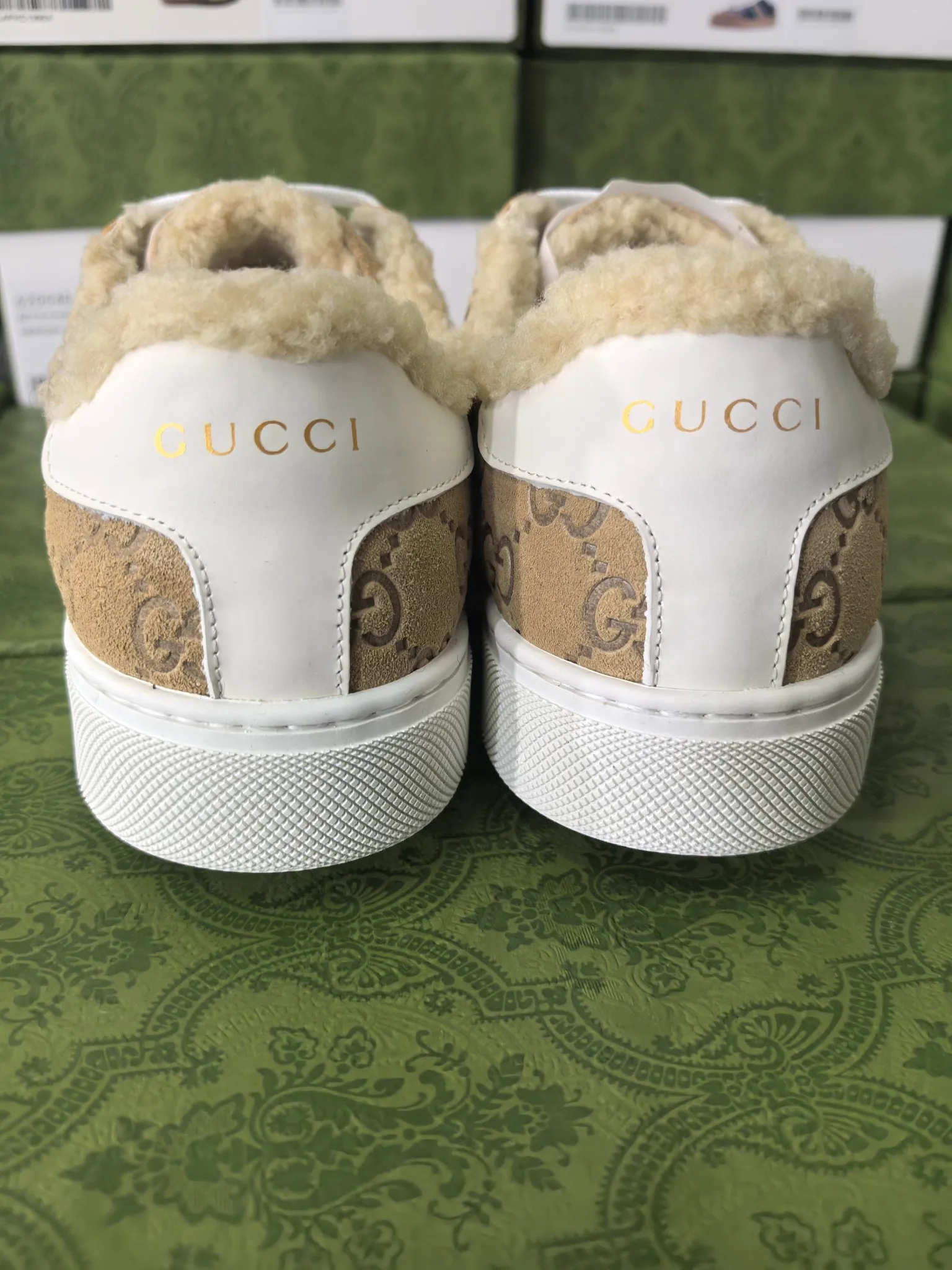 原单古奇男鞋|高仿古奇男鞋|精仿古奇男鞋|一比一古奇男鞋<p>古驰 ACEGucci——最新GG情侣款小白鞋升级版 近几年一直火爆 新色更新不断 明星 网红 直播等必定种草打call</p><p>经典时尚风格 5D绘图打印 女款35—40/39—44男款(45定做不退换) </p><p>情侣款 </p>