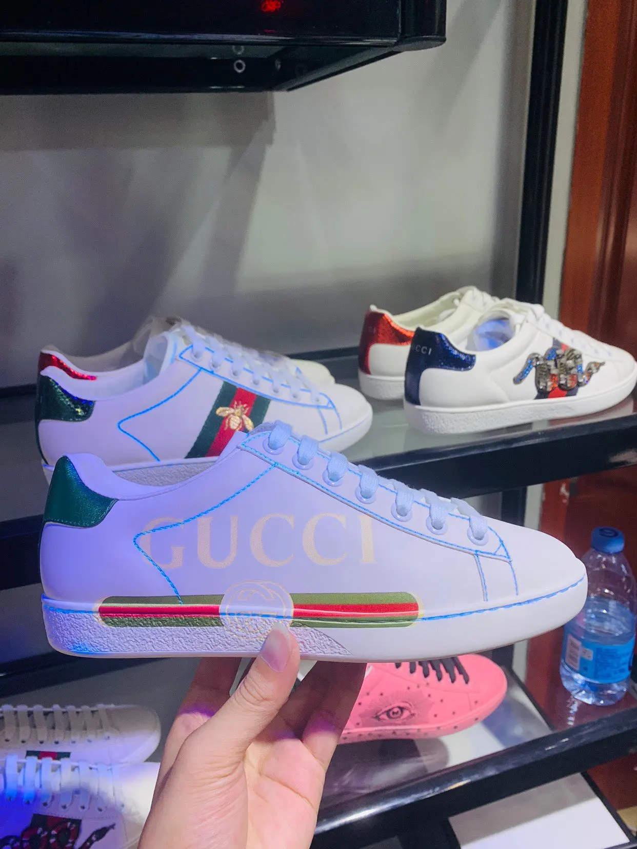 原单古奇男鞋|高仿古奇男鞋|精仿古奇男鞋|一比一古奇男鞋<p>古驰 ACEGucci——最新GG情侣款小白鞋升级版 近几年一直火爆 新色更新不断 明星 网红 直播等必定种草打call</p><p>经典时尚风格 5D绘图打印 女款35—40/39—44男款(45定做不退换) </p><p>情侣款 </p>