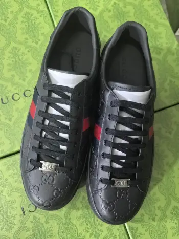 情侣款电绣面小白鞋