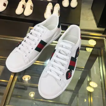 情侣款电绣面小白鞋
