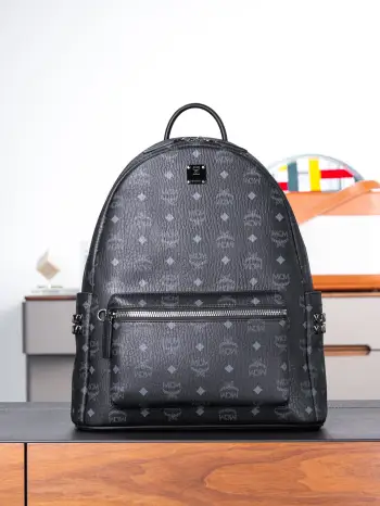 <p> 全新升级 官网同步</p><p>𝙈𝘾𝙈 𝙎𝙩𝙖𝙧𝙠 𝙎𝙞𝙙𝙚 𝙎𝙩𝙪𝙙𝙨</p><p>𝘽𝙖𝙘𝙠𝙥𝙖𝙘𝙠 𝙞𝙣 𝙑𝙞𝙨𝙚𝙩𝙤𝙨</p><p>黑色中号 铆钉双肩背包</p><p> CP独家出品 黑色</p><p>  男女同款包   背包里的黑酷天花板</p><p>这款双肩背包结构规整 采用经典Visetos材料制成 并饰以豪华的Nappa皮革饰边 其内部空间充裕 金字塔形的铆钉侧边使其前卫感十足 </p><p>型号 MMK6SVE37CO001</p><p>尺寸 41*15.5*33.5cm</p><p>肩带 可调节/不可拆卸</p><p>拉链 双向全闭合拉链</p><p>颜色 黑色/BLACK  </p>