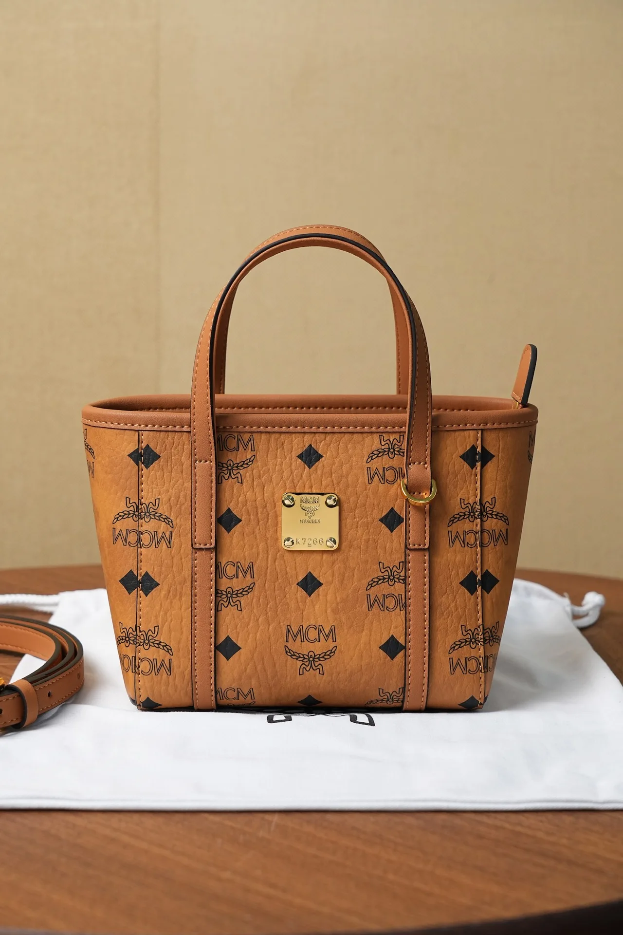 MCM MWPFSMT03CO001 Toni Visetos X-mini shopping basket