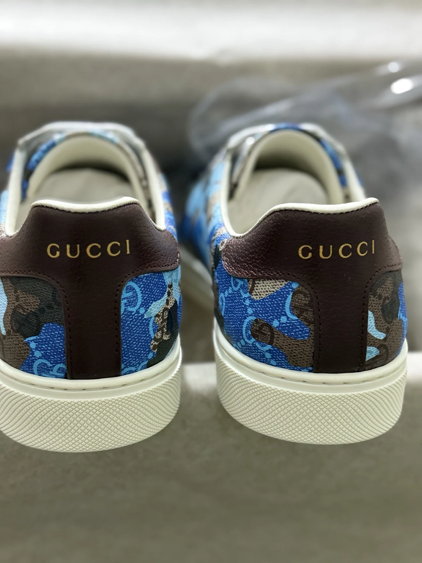 原单古奇男鞋|高仿古奇男鞋|精仿古奇男鞋|一比一古奇男鞋<p>古驰 ACEGucci——最新GG情侣款小白鞋升级版 近几年一直火爆 新色更新不断 明星 网红 直播等必定种草打call</p><p>经典时尚风格 5D绘图打印 女款35—40/39—44男款(45定做不退换) </p><p>情侣款 </p>