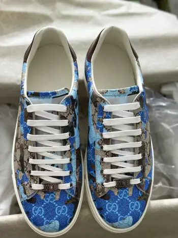 情侣款电绣面小白鞋