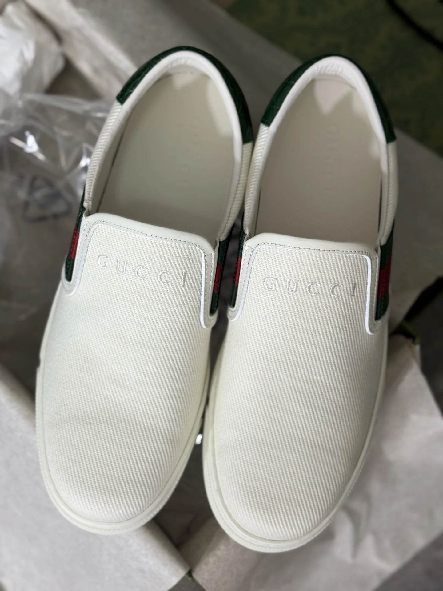 原单古奇男鞋|高仿古奇男鞋|精仿古奇男鞋|一比一古奇男鞋<p>古驰 ACEGucci——最新GG情侣款小白鞋升级版 近几年一直火爆 新色更新不断 明星 网红 直播等必定种草打call</p><p>经典时尚风格 5D绘图打印 女款35—40/39—44男款(45定做不退换) </p><p>情侣款 </p>