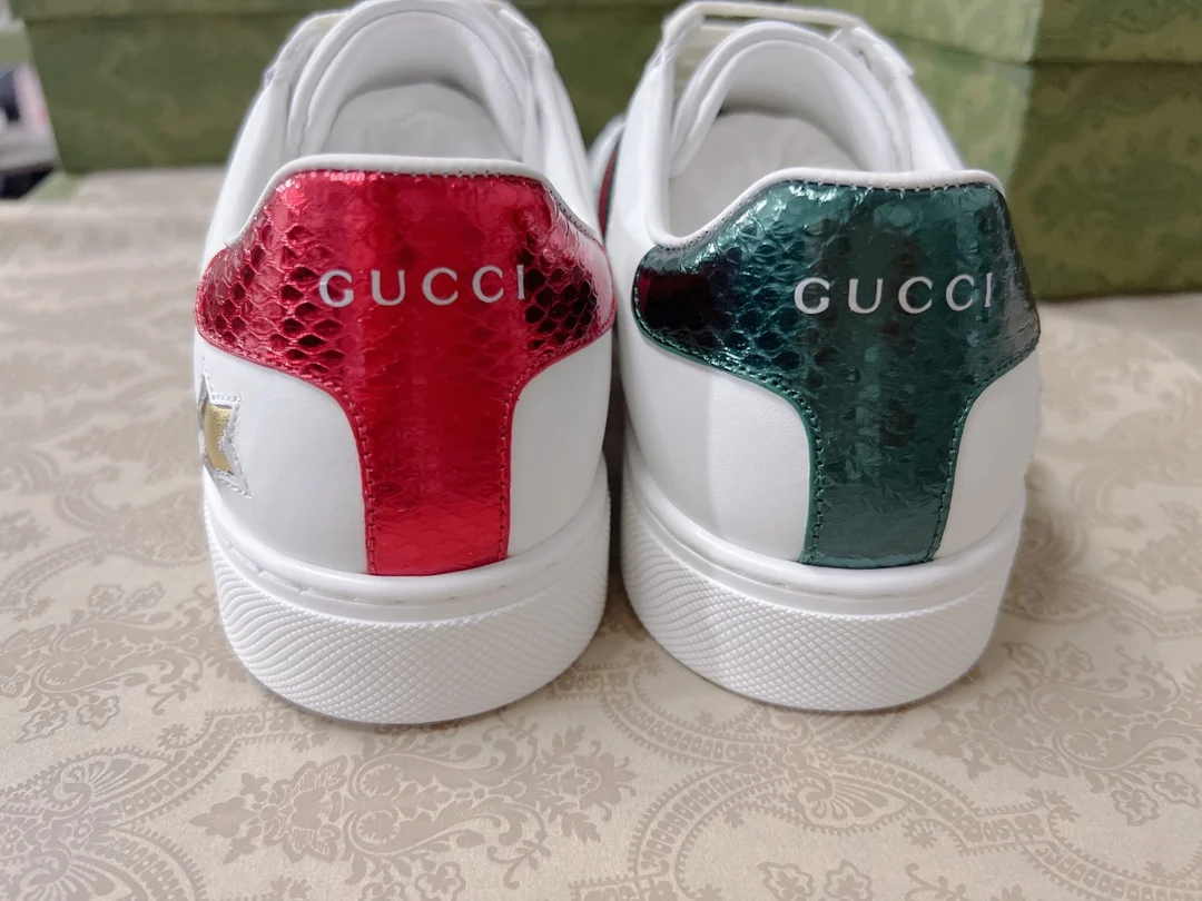 原单古奇男鞋|高仿古奇男鞋|精仿古奇男鞋|一比一古奇男鞋<p>古驰 ACEGucci——最新GG情侣款小白鞋升级版 近几年一直火爆 新色更新不断 明星 网红 直播等必定种草打call</p><p>经典时尚风格 5D绘图打印 女款35—40/39—44男款(45定做不退换) </p><p>情侣款 </p>