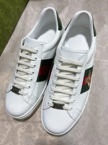 情侣款电绣面小白鞋