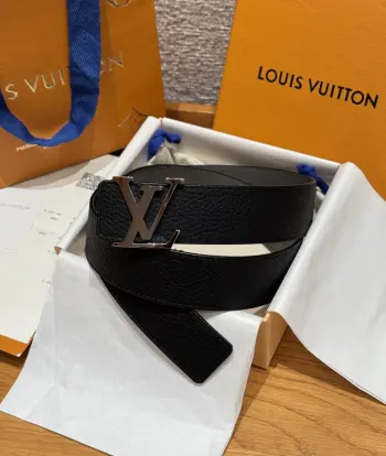 <p> LV.路易威登 宽度 40mm宽度 正品一体铸造五金钢扣 原厂皮料 双面原厂定制进口面料 可双面使用</p>