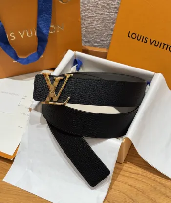 <p> LV.路易威登 宽度 40mm宽度 正品一体铸造五金钢扣 原厂皮料 双面原厂定制进口面料 可双面使用</p>