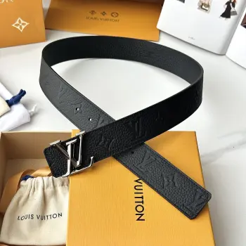 <p> LV.路易威登 </p> 宽度 40mm宽度 正品一体铸造五金钢扣 原厂皮料 双面原厂定制进口面料 可双面使用</p>