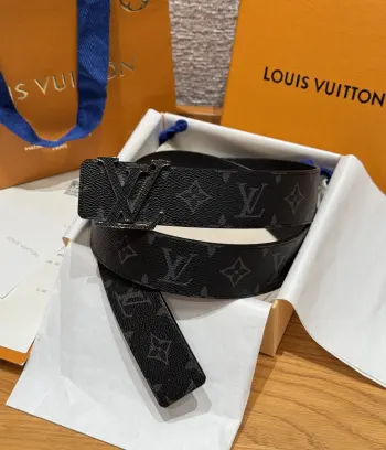 <p> LV.路易威登 宽度 40mm宽度 正品一体铸造五金钢扣 原厂皮料 双面原厂定制进口面料 可双面使用</p>