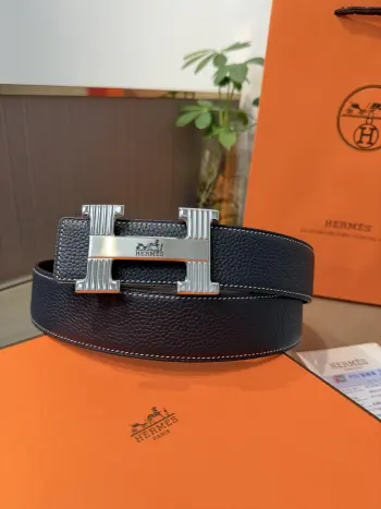 <p> Hermes爱马仕 男士双面皮腰带38mm 双面头层牛皮 双面可用 搭配精品钢扣五金 做工精致 实物拍摄 高端奢华 </p>
