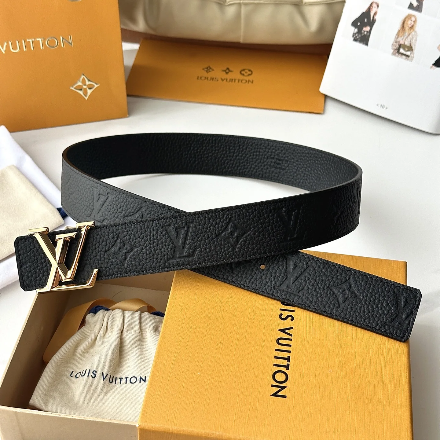 原单LV皮带|高仿LV皮带|精仿LV皮带|一比一LV皮带<p> LV.路易威登 </p> 宽度 40mm宽度 正品一体铸造五金钢扣 原厂皮料 双面原厂定制进口面料 可双面使用</p>