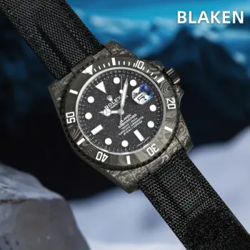 <p> BLAKEN 碳纤维改装劳力士水鬼   玩表人的个性选择</p><p>当经典劳力士潜航者遇上 BLAKEN 改装美学 腕间潮流就此革新 </p><p>SUB碳纤维复合表壳超轻配置 告别压腕感 日常佩戴毫无束缚 </p><p>搭载一体丹东3135机芯坐镇 精准走时与耐用性始终在线</p>
