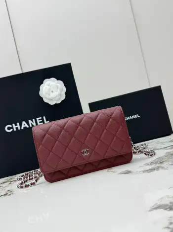 <p> 进口原厂皮     配盒 CHANEL发财包 小球纹银扣 顶级货 新品到货 全钢24K五金链条 专柜对版升级版磁扣𝑊𝑂𝐶压花鱼子酱进口小牛皮[666]经典升级全新磁扣 更便捷好用𝑤𝑒𝑙𝑙𝑒𝑡 𝑜𝑛 𝑐ℎ𝑎𝑖𝑛带链条的手拿包 可斜挎可单肩的包包 实在是太实用了型号 AP0250  尺寸 长19x宽3x高13cm </p>